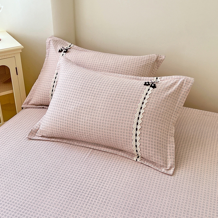 91家纺网 家纺一手货源 找家纺 梦舒羽 2025新款双层纱蕾丝花边格子枕套宿舍单人枕芯套内胆套一对装 莱茵粉格