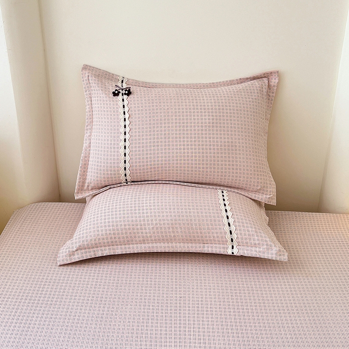 91家纺网 家纺一手货源 找家纺 梦舒羽 2025新款双层纱蕾丝花边格子枕套宿舍单人枕芯套内胆套一对装 莱茵粉格