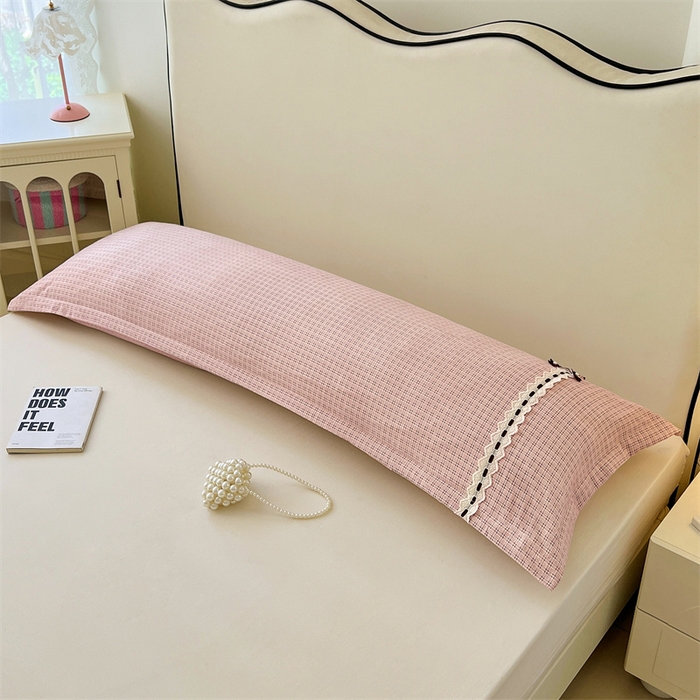 91家纺网 家纺一手货源 找家纺 梦舒羽 2025新款双层纱蕾丝花边格子枕套宿舍双人情侣1.8m枕芯套1.5米内胆套 莱茵粉格