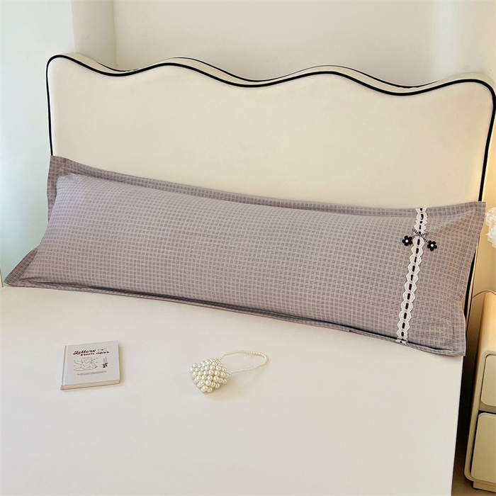 91家纺网 家纺一手货源 找家纺 梦舒羽 2025新款双层纱蕾丝花边格子枕套宿舍双人情侣1.8m枕芯套1.5米内胆套 明古灰格