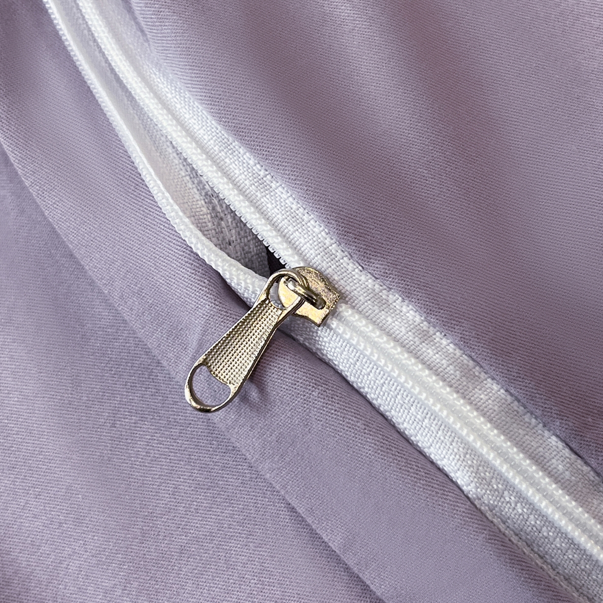 91家纺网 家纺一手货源 找家纺 禾时2025新款全棉磨毛刺绣四件套-香榭丽 雪青