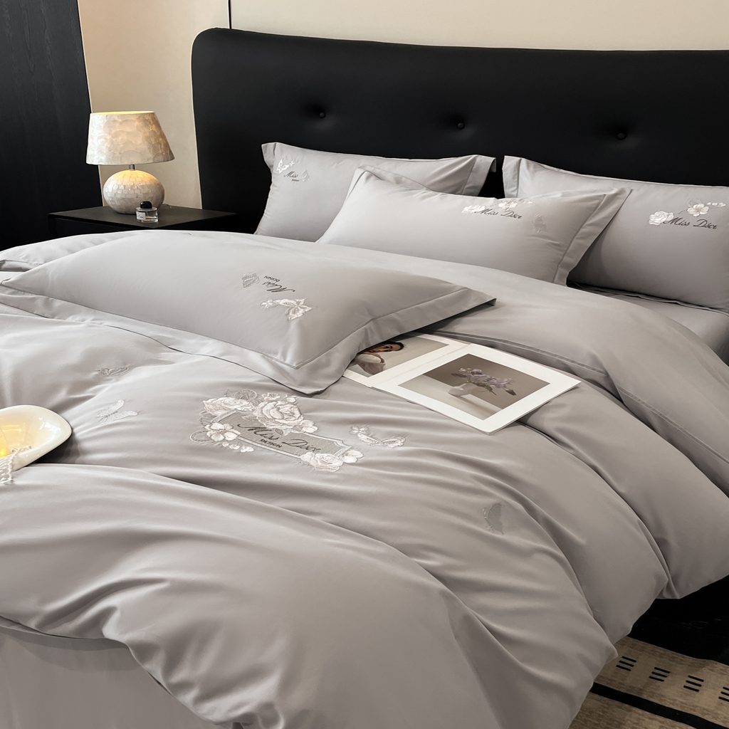 91家纺网 家纺一手货源 找家纺 禾时2025新款全棉磨毛刺绣四件套-香榭丽 银灰