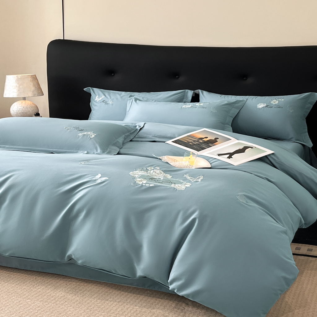 91家纺网 家纺一手货源 找家纺 禾时2025新款全棉磨毛刺绣四件套-香榭丽 云水蓝