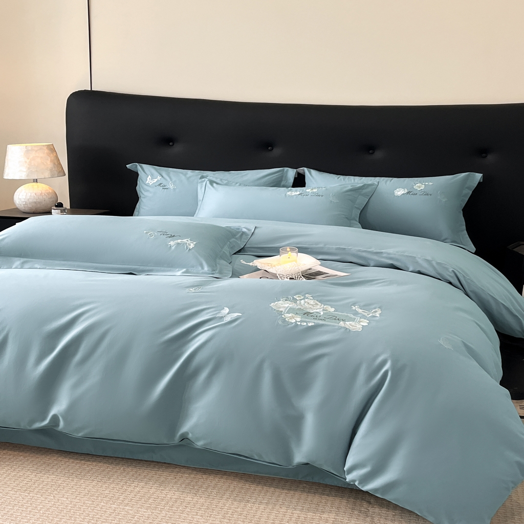 91家纺网 家纺一手货源 找家纺 禾时2025新款全棉磨毛刺绣四件套-香榭丽 云水蓝