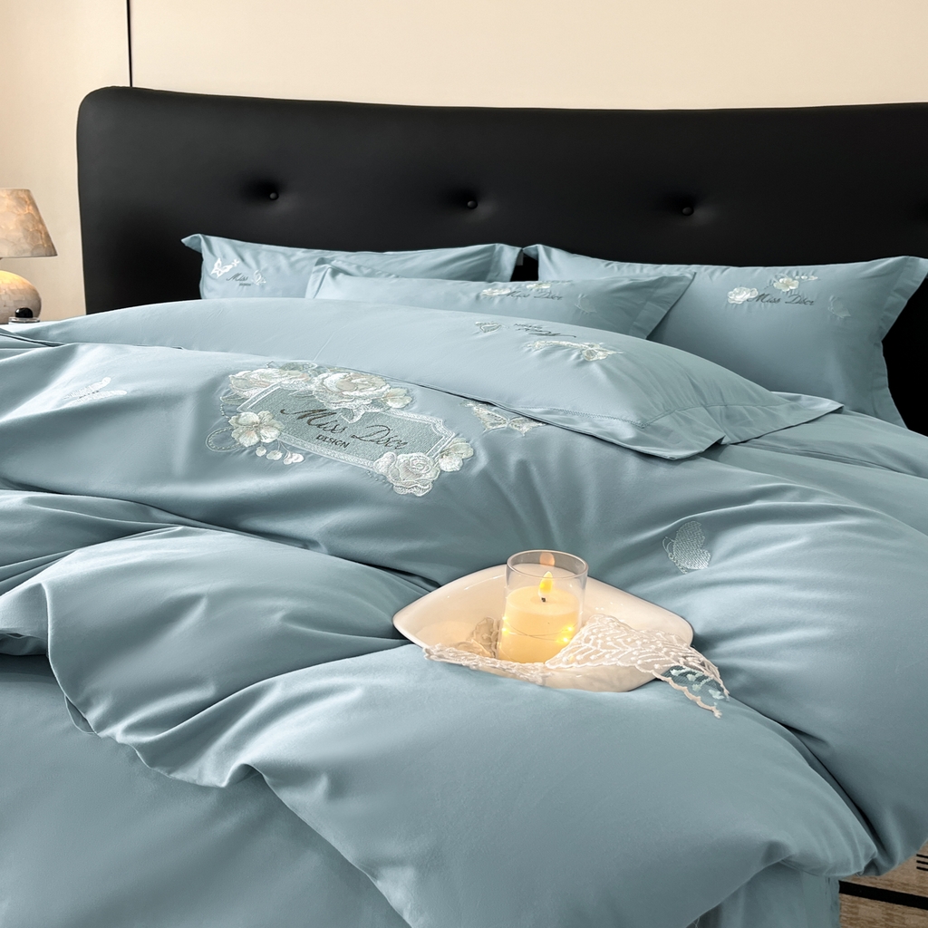 91家纺网 家纺一手货源 找家纺 禾时2025新款全棉磨毛刺绣四件套-香榭丽 云水蓝