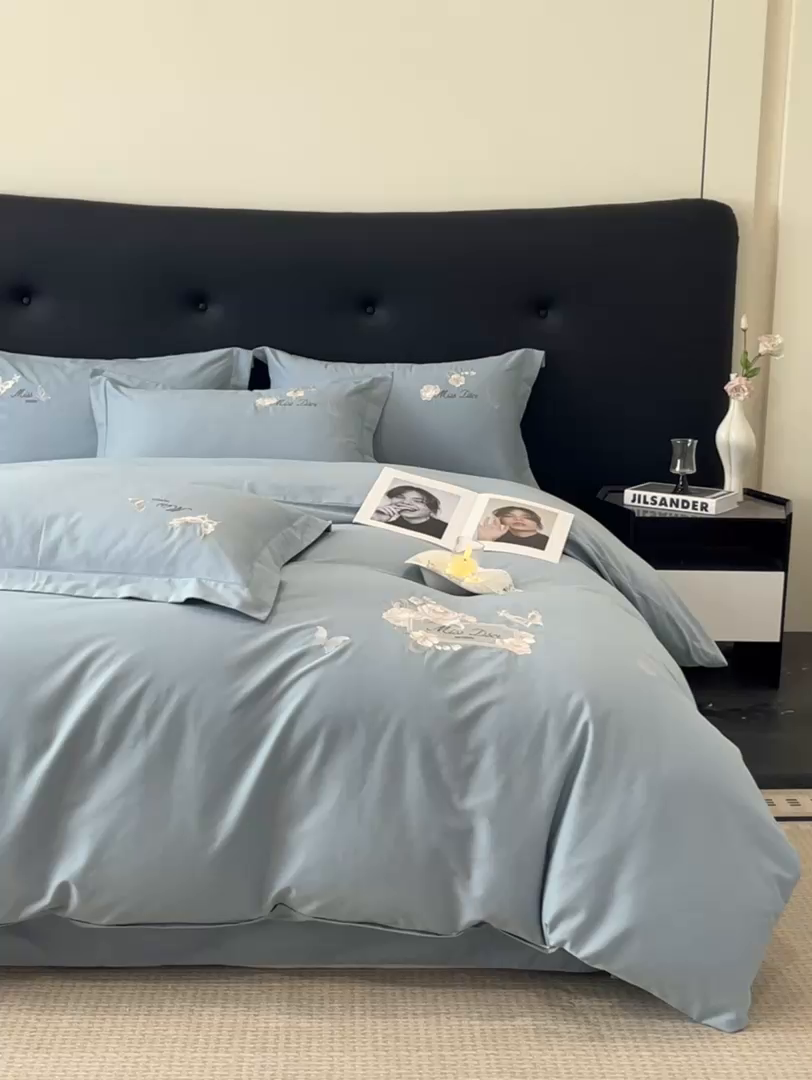 91家纺网 家纺一手货源 找家纺 禾时2025新款全棉磨毛刺绣四件套-香榭丽 云水蓝