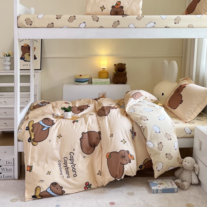 91家纺网 家纺一手货源 找家纺 （总）蘭菲家纺 2025新款学生季卡皮巴拉系列全棉印花三件套