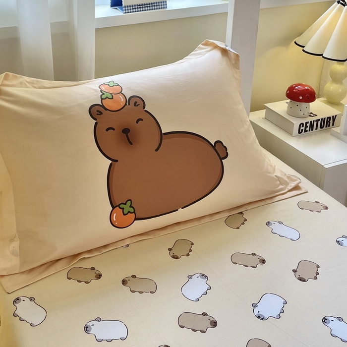 91家纺网 家纺一手货源 找家纺 蘭菲家纺 2025新款学生季卡皮巴拉系列全棉印花三件套 爱滑板