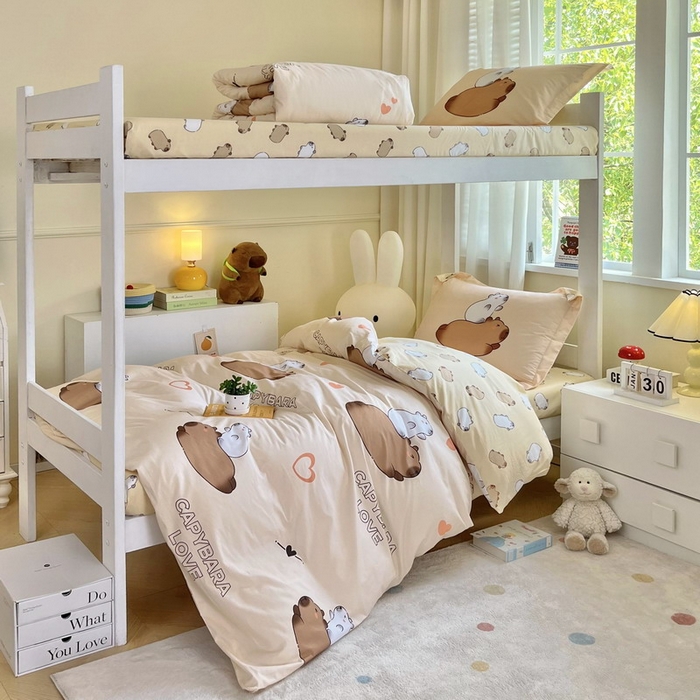 91家纺网 家纺一手货源 找家纺 蘭菲家纺 2025新款学生季卡皮巴拉系列全棉印花三件套 陪伴拉