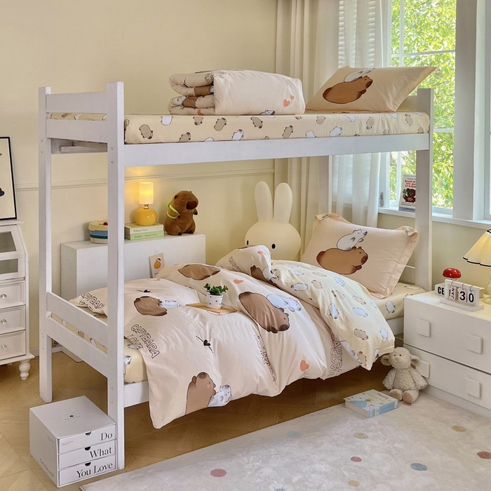 91家纺网 家纺一手货源 找家纺 蘭菲家纺 2025新款学生季卡皮巴拉系列全棉印花三件套 陪伴拉