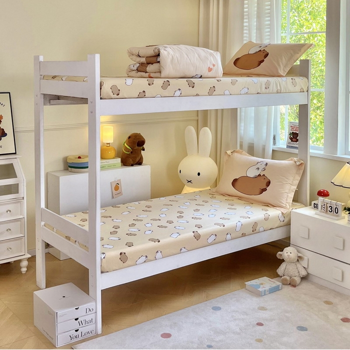 91家纺网 家纺一手货源 找家纺 蘭菲家纺 2025新款学生季卡皮巴拉系列全棉印花三件套 陪伴拉