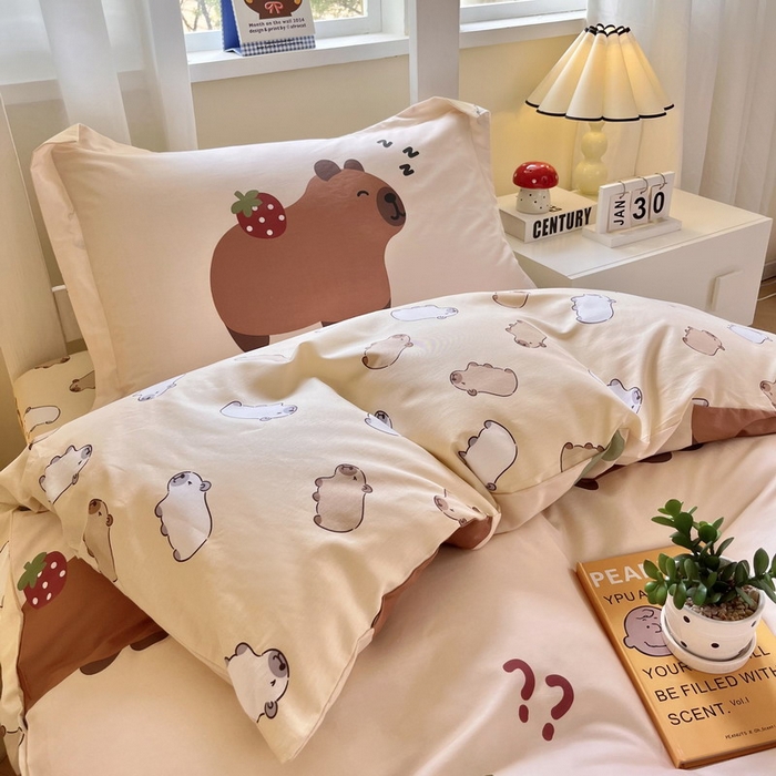 91家纺网 家纺一手货源 找家纺 蘭菲家纺 2025新款学生季卡皮巴拉系列全棉印花三件套 皮小萌