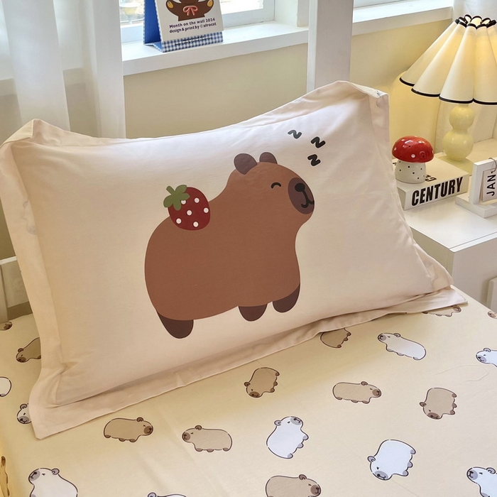 91家纺网 家纺一手货源 找家纺 蘭菲家纺 2025新款学生季卡皮巴拉系列全棉印花三件套 皮小萌