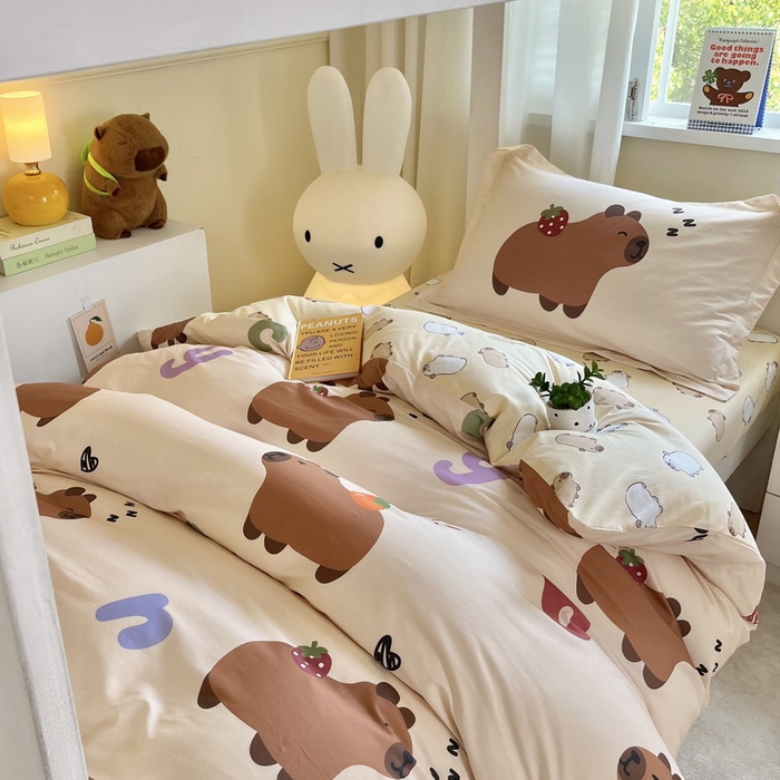 91家纺网 家纺一手货源 找家纺 蘭菲家纺 2025新款学生季卡皮巴拉系列全棉印花三件套 皮小萌