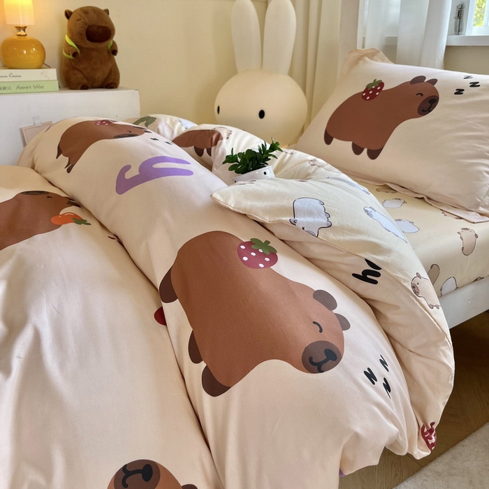 91家纺网 家纺一手货源 找家纺 蘭菲家纺 2025新款学生季卡皮巴拉系列全棉印花三件套 皮小萌