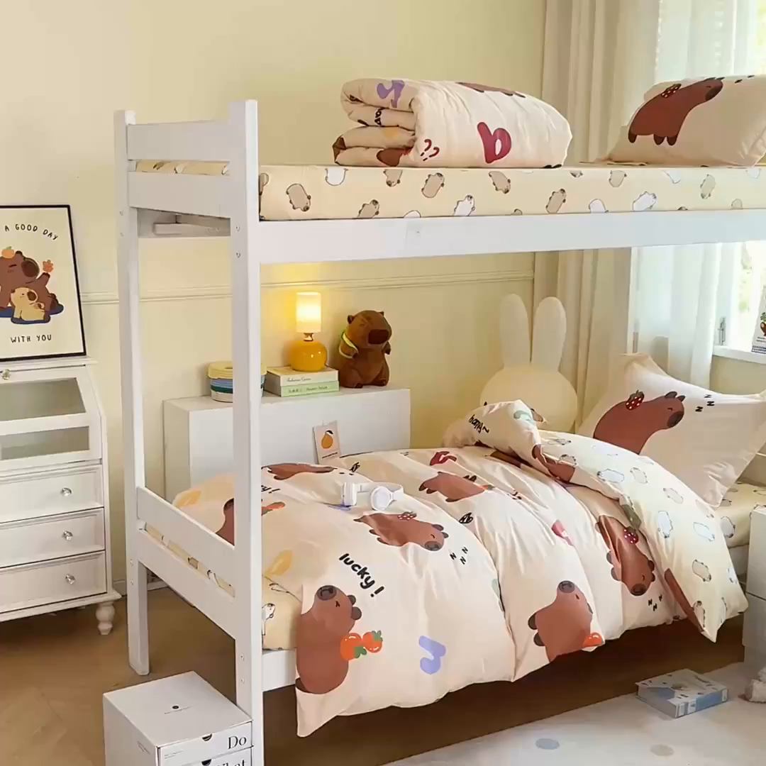 91家纺网 家纺一手货源 找家纺 蘭菲家纺 2025新款学生季卡皮巴拉系列全棉印花三件套 皮小萌