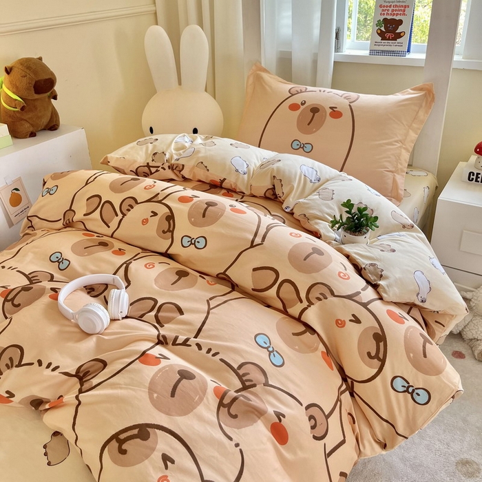 91家纺网 家纺一手货源 找家纺 蘭菲家纺 2025新款学生季卡皮巴拉系列全棉印花三件套 小卡