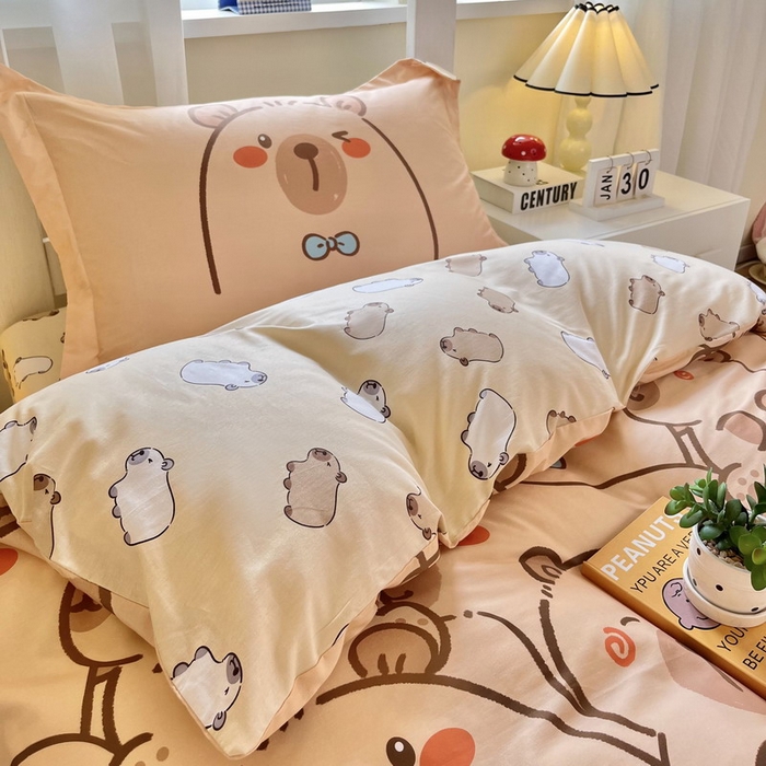 91家纺网 家纺一手货源 找家纺 蘭菲家纺 2025新款学生季卡皮巴拉系列全棉印花三件套 小卡