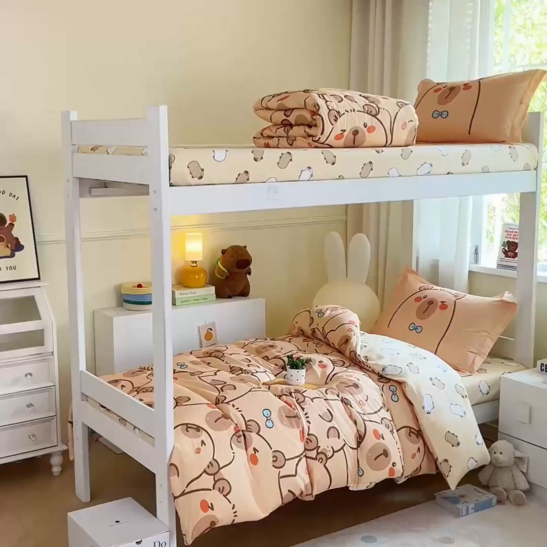 91家纺网 家纺一手货源 找家纺 蘭菲家纺 2025新款学生季卡皮巴拉系列全棉印花三件套 小卡