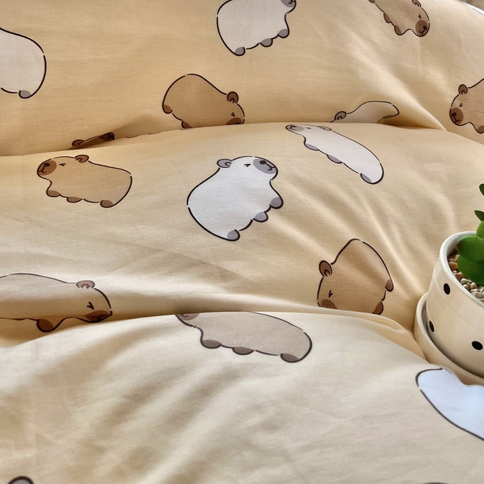 91家纺网 家纺一手货源 找家纺 蘭菲家纺 2025新款学生季卡皮巴拉系列全棉印花三件套 小奶豚