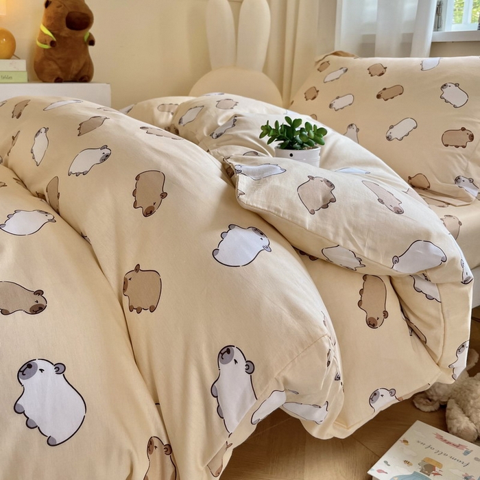 91家纺网 家纺一手货源 找家纺 蘭菲家纺 2025新款学生季卡皮巴拉系列全棉印花三件套 小奶豚