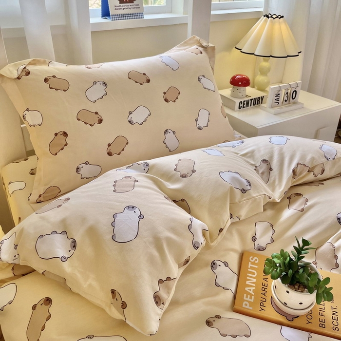 91家纺网 家纺一手货源 找家纺 蘭菲家纺 2025新款学生季卡皮巴拉系列全棉印花三件套 小奶豚