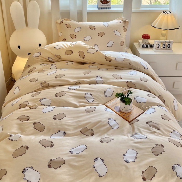 91家纺网 家纺一手货源 找家纺 蘭菲家纺 2025新款学生季卡皮巴拉系列全棉印花三件套 小奶豚