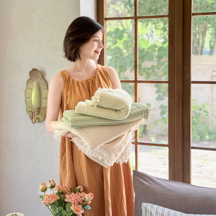 91家纺网 家纺一手货源 找家纺 丹本家纺 2025新款双层纱流苏全棉纯棉毯纯棉流苏款盖毯夏被夏凉被空调被 组合图仅供参考