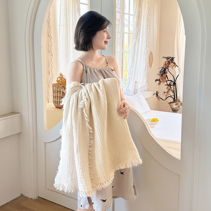 91家纺网 家纺一手货源 找家纺 丹本家纺 2025新款双层纱流苏全棉纯棉毯纯棉流苏款盖毯夏被夏凉被空调被 米色