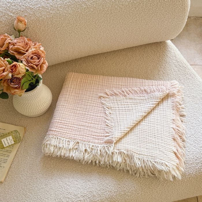 91家纺网 家纺一手货源 找家纺 丹本家纺 2025新款双层纱流苏全棉纯棉毯纯棉流苏款盖毯夏被夏凉被空调被 浅粉色