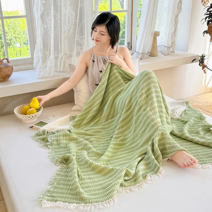 91家纺网 家纺一手货源 找家纺 丹本家纺 2025新款双层纱流苏全棉纯棉毯纯棉流苏款盖毯夏被夏凉被空调被 条纹绿