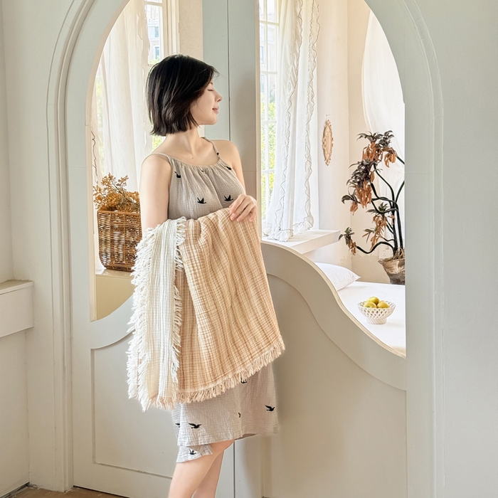 91家纺网 家纺一手货源 找家纺 丹本家纺 2025新款双层纱流苏全棉纯棉毯纯棉流苏款盖毯夏被夏凉被空调被 条纹驼