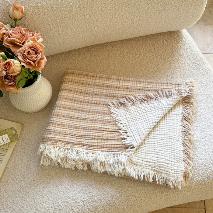 91家纺网 家纺一手货源 找家纺 丹本家纺 2025新款双层纱流苏全棉纯棉毯纯棉流苏款盖毯夏被夏凉被空调被 条纹驼