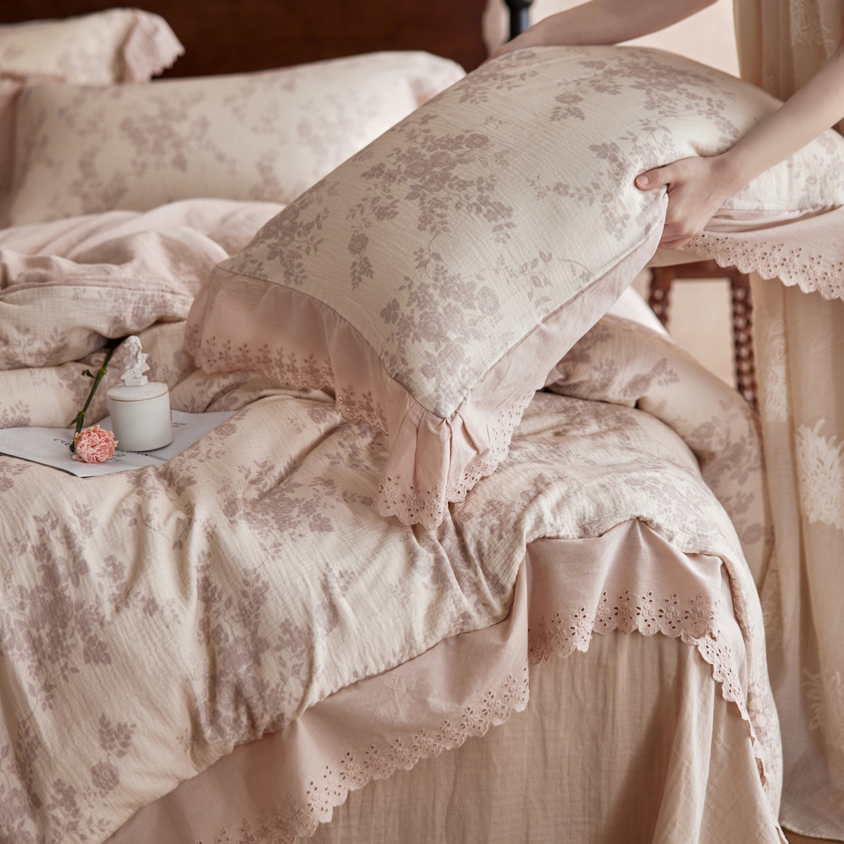 91家纺网 家纺一手货源 找家纺 简纯主义 2025新款100%棉皱皱纱四件套-花甜系列 枝瑶粉