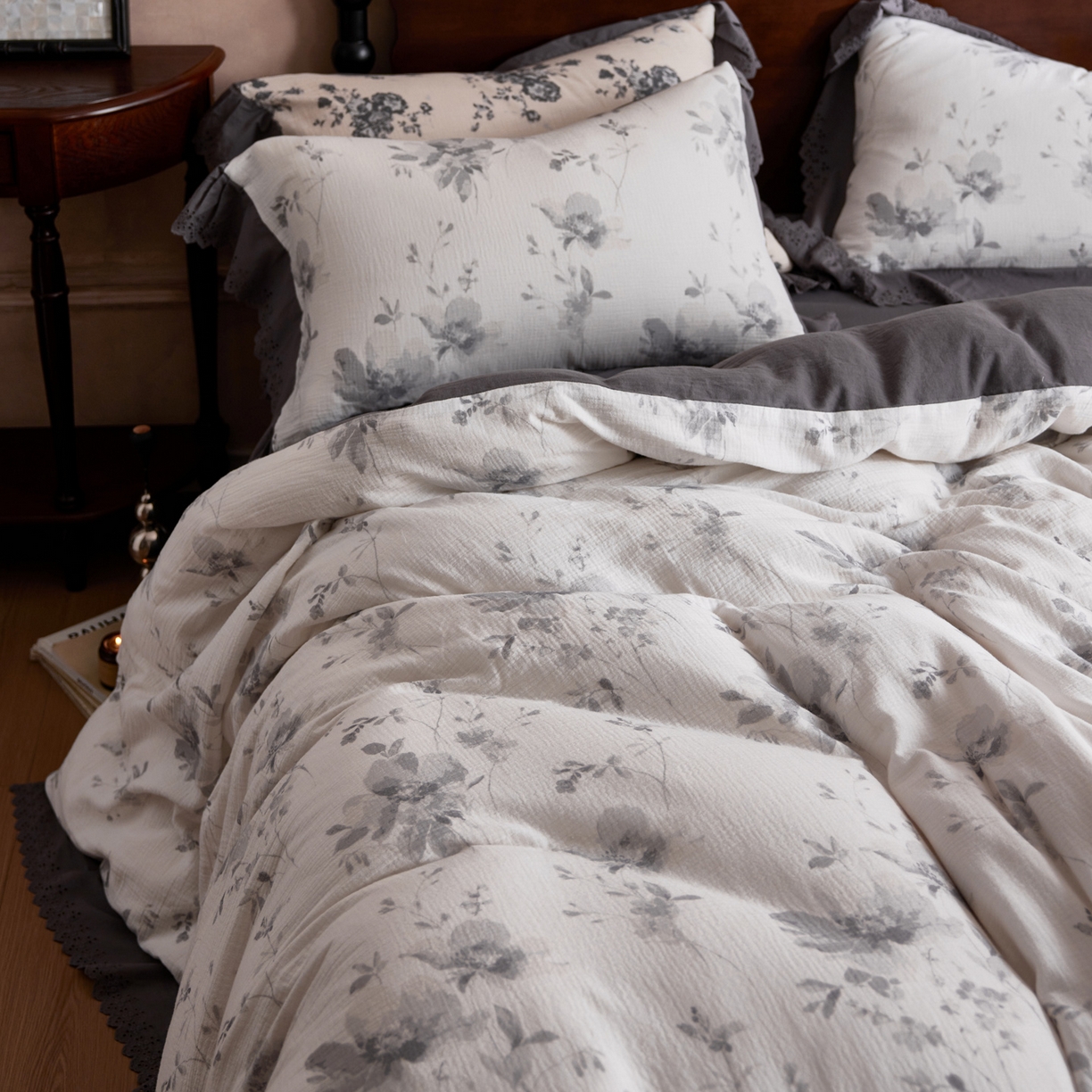 91家纺网 家纺一手货源 找家纺 简纯主义 2025新款100%棉皱皱纱四件套-花甜系列 栀信白