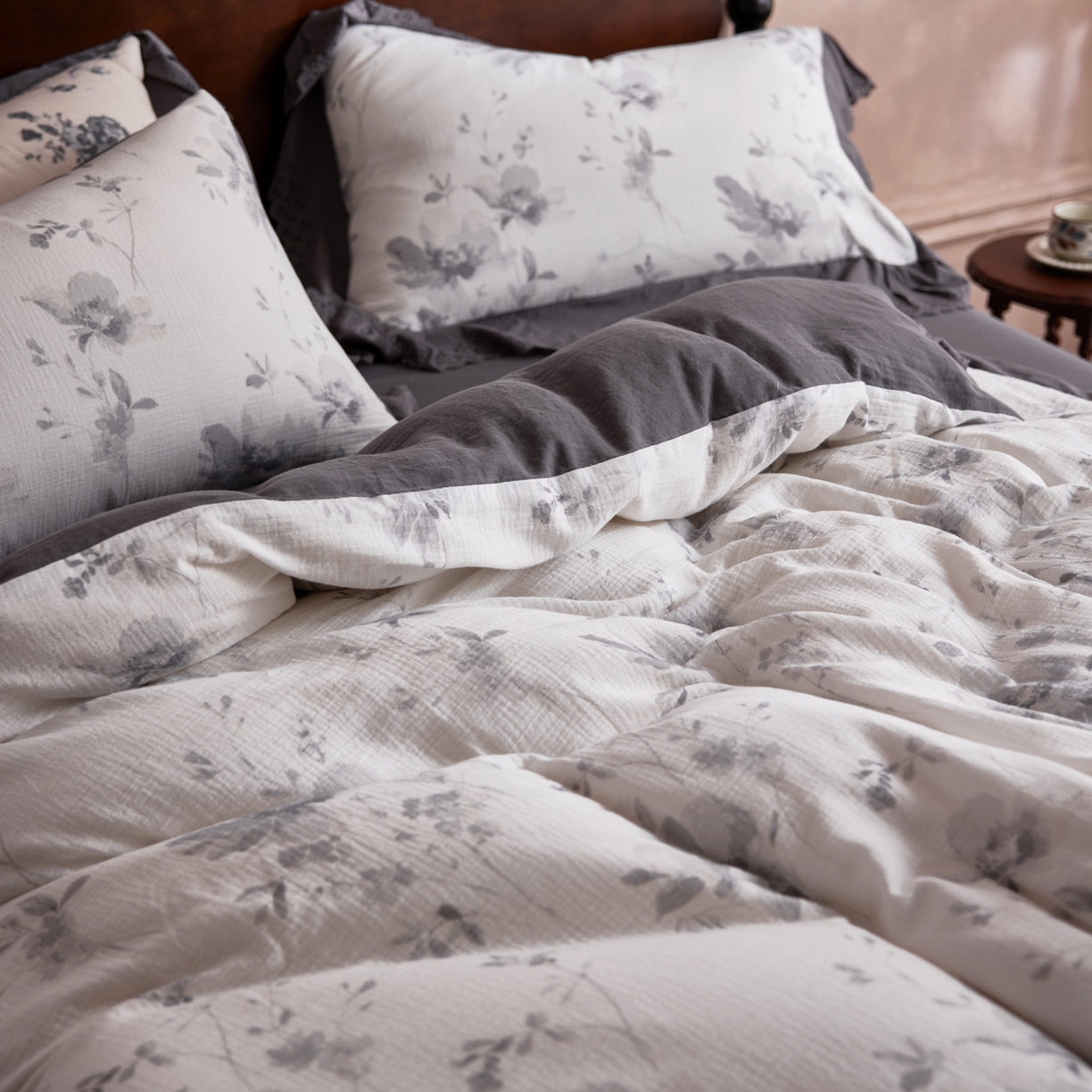 91家纺网 家纺一手货源 找家纺 简纯主义 2025新款100%棉皱皱纱四件套-花甜系列 栀信白