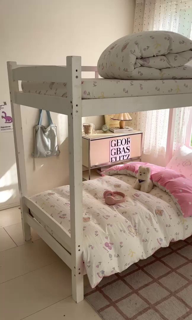 91家纺网 家纺一手货源 找家纺 盛秋家纺 2025新款水洗棉卡通学生小三套套件 花满天+粉爱心