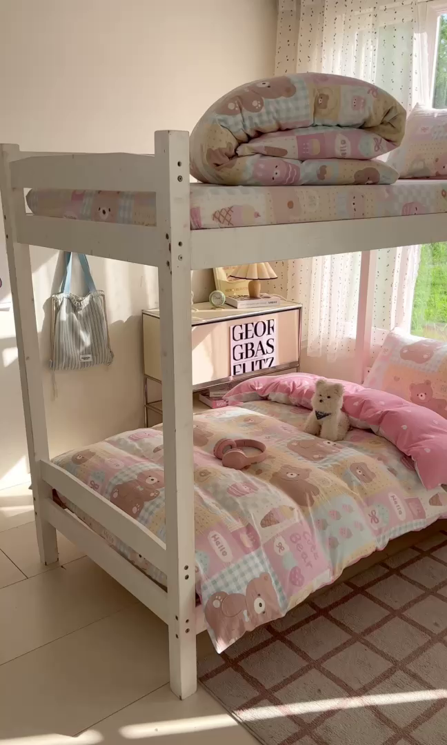 91家纺网 家纺一手货源 找家纺 盛秋家纺 2025新款水洗棉卡通学生小三套套件 萌宠乐园+粉爱心