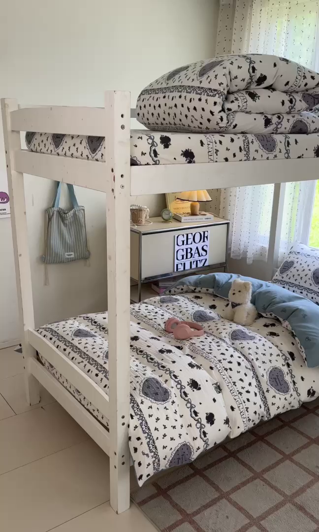 91家纺网 家纺一手货源 找家纺 盛秋家纺 2025新款水洗棉卡通学生小三套套件 着迷+爱心结