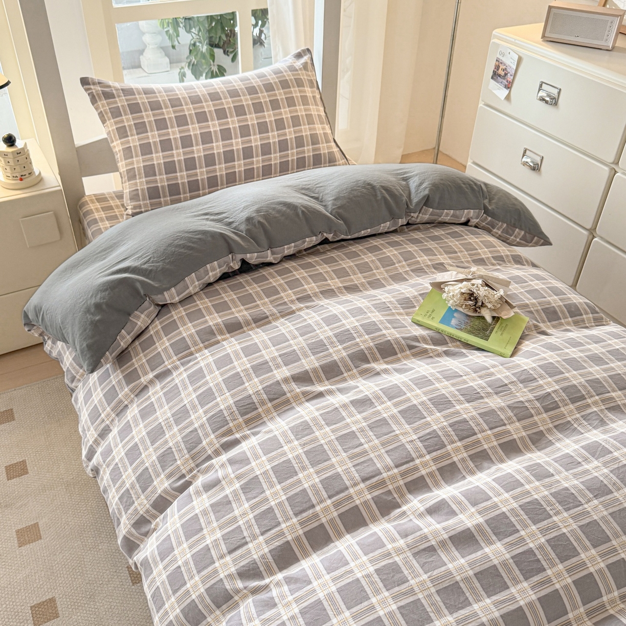 91家纺网 家纺一手货源 找家纺 盛秋家纺 2025新款水洗棉格子学生小三套套件 保罗+中灰