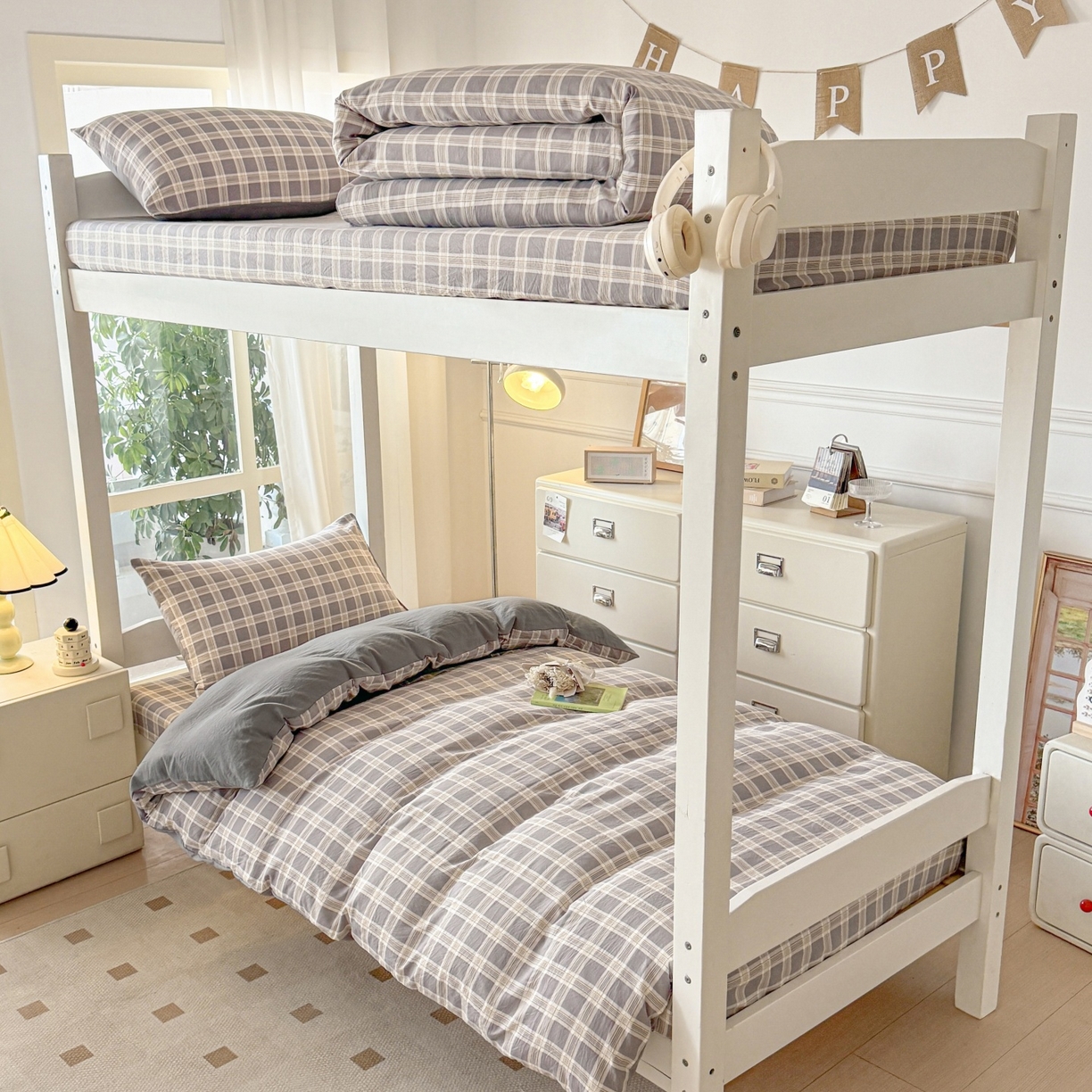 91家纺网 家纺一手货源 找家纺 盛秋家纺 2025新款水洗棉格子学生小三套套件 保罗+中灰