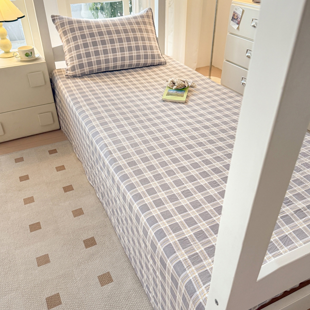 91家纺网 家纺一手货源 找家纺 盛秋家纺 2025新款水洗棉格子学生小三套套件 保罗+中灰