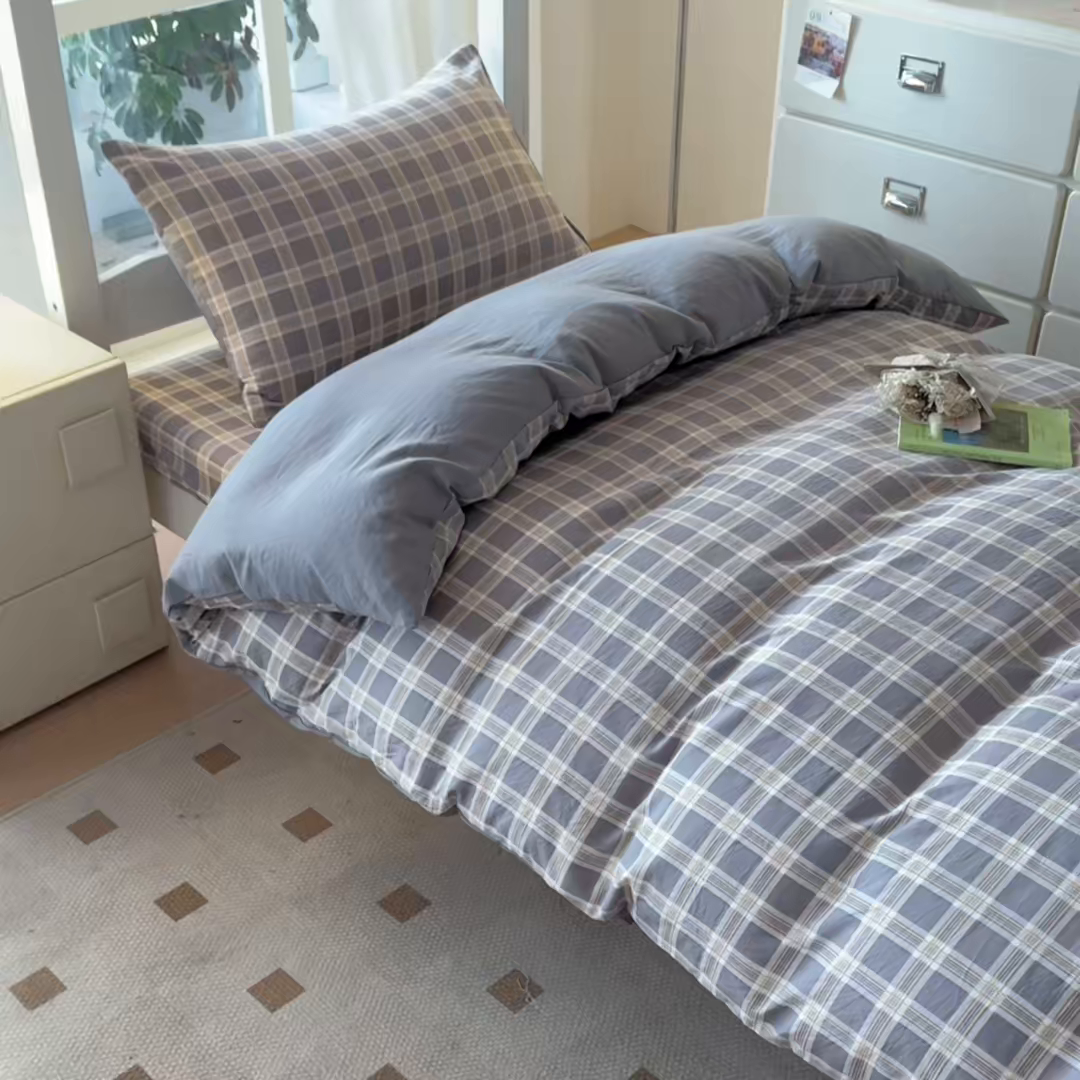 91家纺网 家纺一手货源 找家纺 盛秋家纺 2025新款水洗棉格子学生小三套套件 保罗+中灰