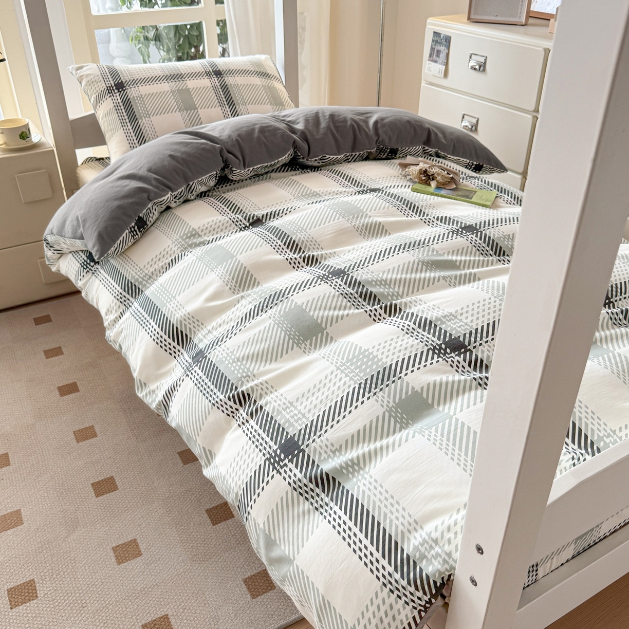 91家纺网 家纺一手货源 找家纺 盛秋家纺 2025新款水洗棉格子学生小三套套件 格瑞斯+中灰