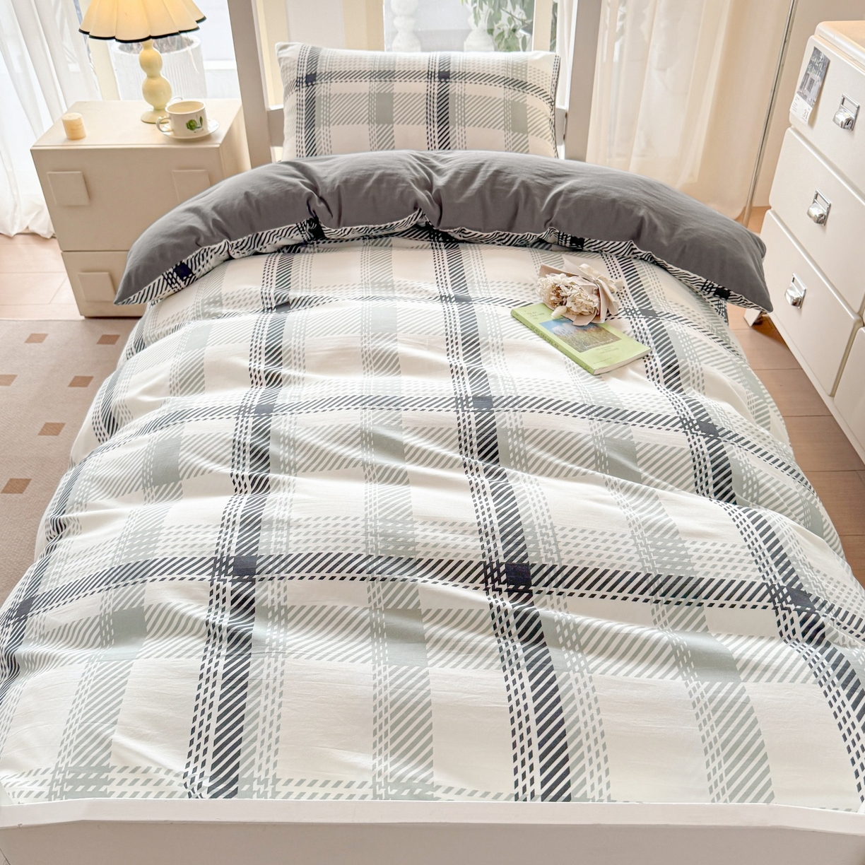 91家纺网 家纺一手货源 找家纺 盛秋家纺 2025新款水洗棉格子学生小三套套件 格瑞斯+中灰