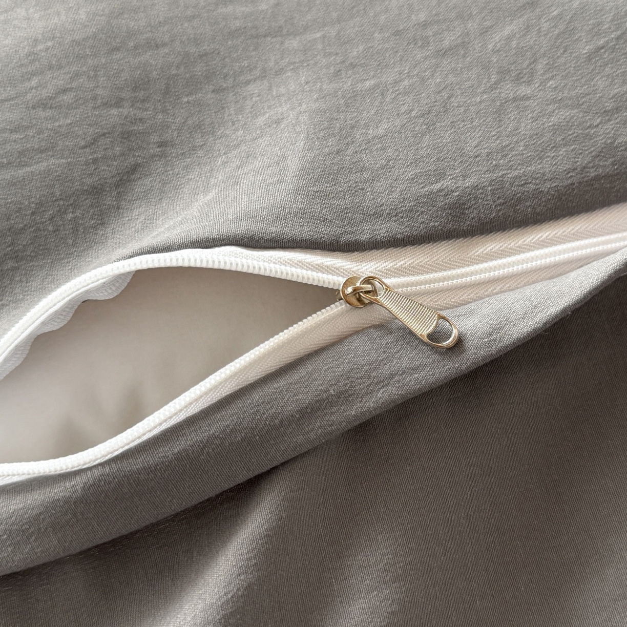 91家纺网 家纺一手货源 找家纺 盛秋家纺 2025新款水洗棉格子学生小三套套件 格瑞斯+中灰