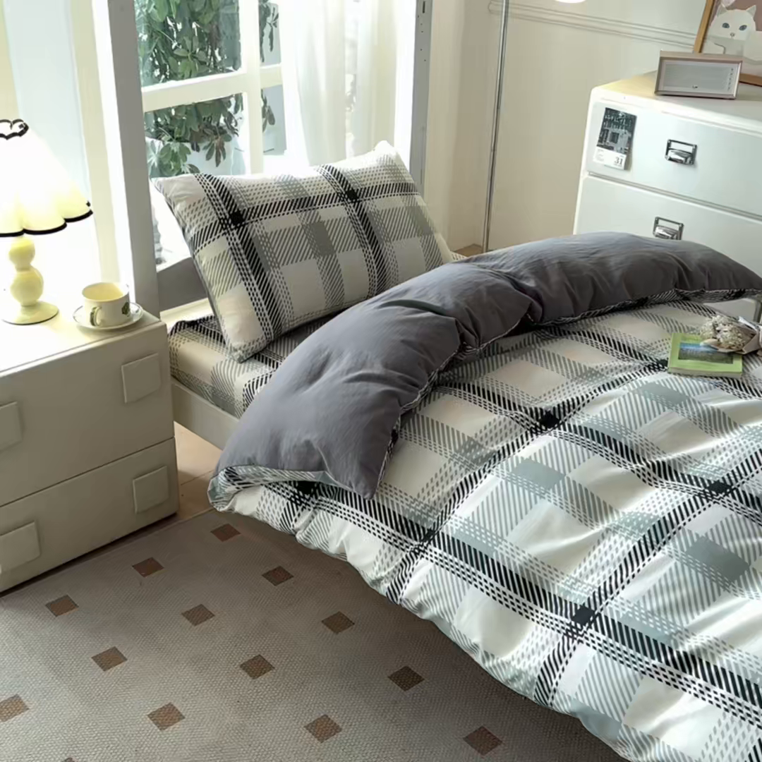 91家纺网 家纺一手货源 找家纺 盛秋家纺 2025新款水洗棉格子学生小三套套件 格瑞斯+中灰