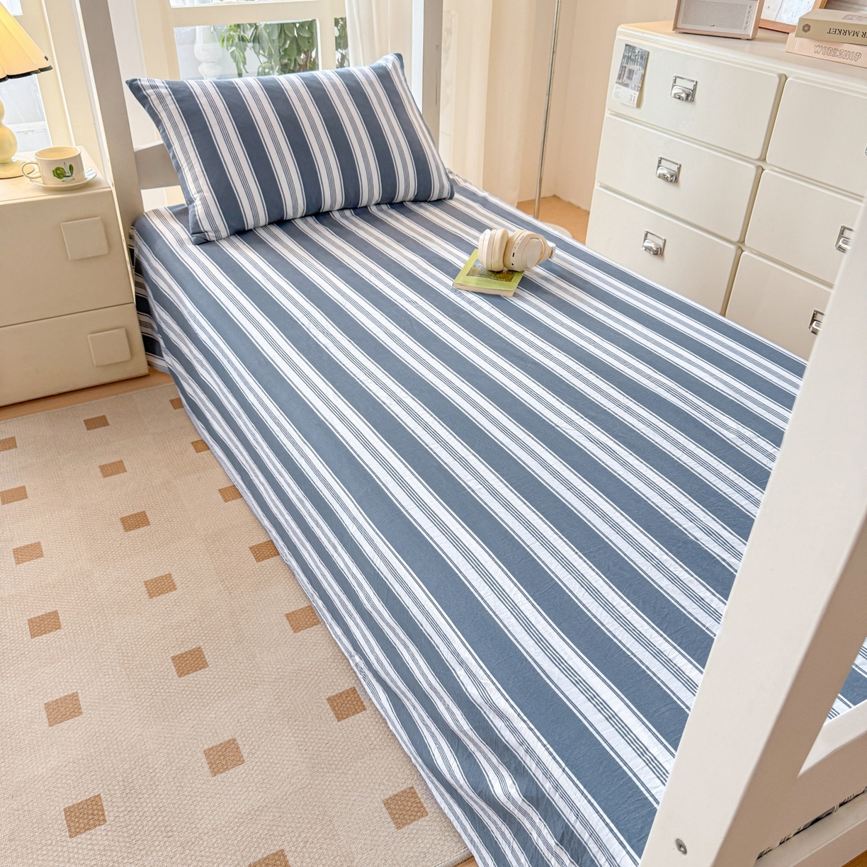 91家纺网 家纺一手货源 找家纺 盛秋家纺 2025新款水洗棉格子学生小三套套件 黑灰中条+高级灰