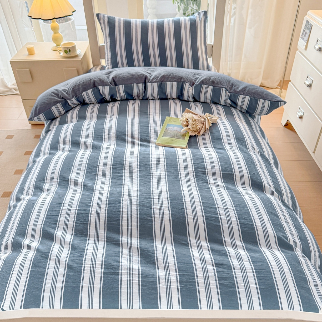 91家纺网 家纺一手货源 找家纺 盛秋家纺 2025新款水洗棉格子学生小三套套件 黑灰中条+高级灰