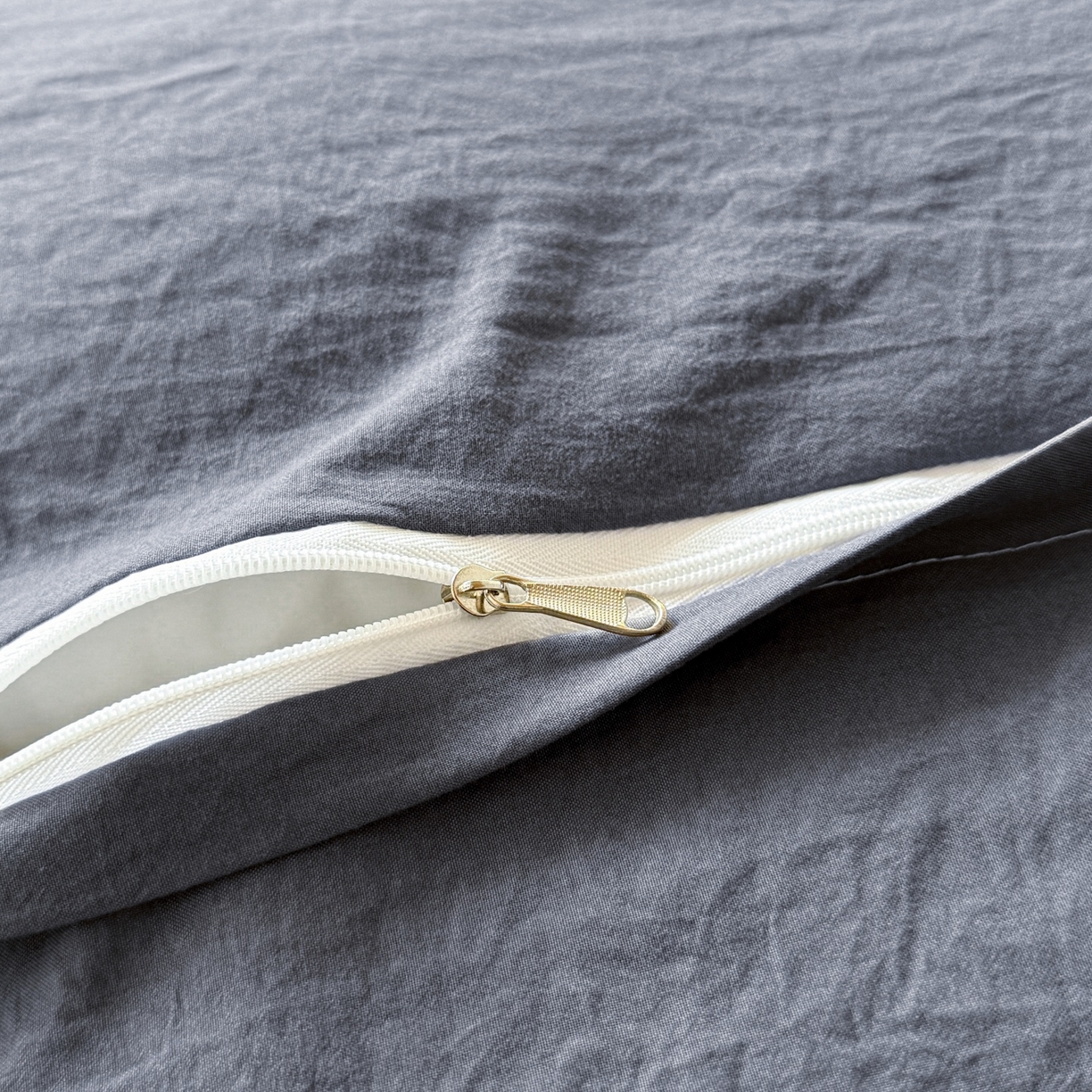 91家纺网 家纺一手货源 找家纺 盛秋家纺 2025新款水洗棉格子学生小三套套件 黑灰中条+高级灰